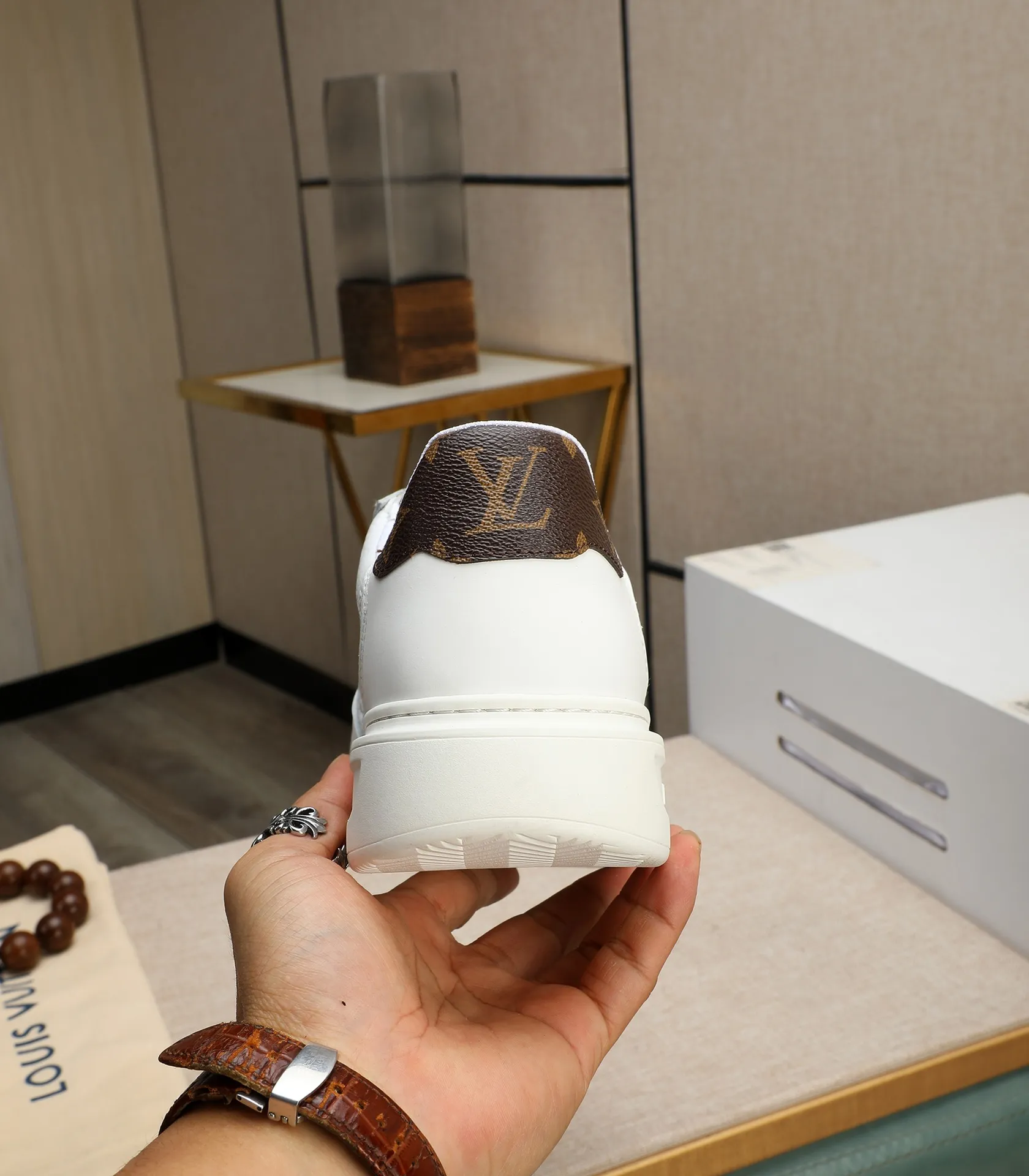 Men's shoes 💰540 💰(Niuli: full package) louis vuitton (Louis Vuitton/lv) top 🔍🔍 new models are on sale at the same time at the counter. The upper 🇮🇹 is imported from Italy, first-layer cowhide, and the lining is fully imported cowhide. 💪💪, completely 1⃣️ to 1 ⃣️Re-engraved🇮🇹💪💪, ⚠Sole: The original sole is specially provided by the original factory, the exclusive movable molded sole is super comfortable, ⚠The original factory follows the order, 🔍🔍high quality, you can enter and exit the counter at will, welcome to compare⚠. Code number:38-44
